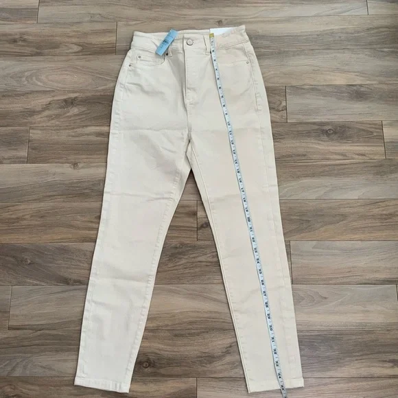 Ann Taylor High Rise Petite Curvy Fit Jeans in Ivory - Picture 8 of 8